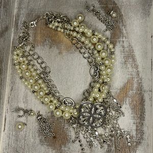 Necklace and earring set